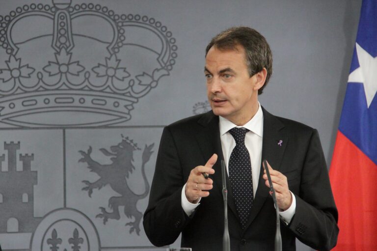 El Gobierno espera la declaración judicial de Zapatero y espera que “aclare dudas” en el caso Plus Ultra El Gobierno espera la declaración judicial de Zapatero y espera que "aclare dudas" en el caso Plus Ultra