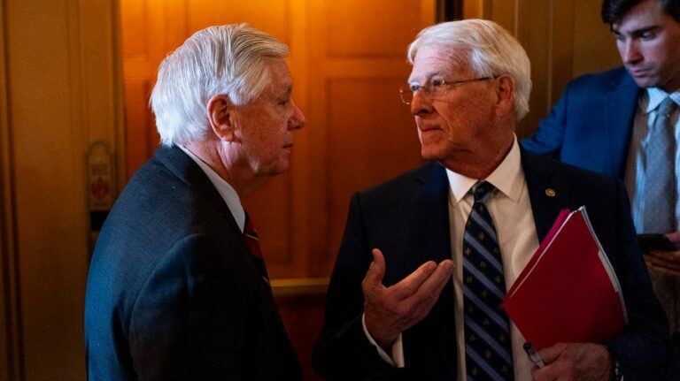 Los senadores republicanos Lindsey Graham y Roger Wicker critican los informes sobre un acuerdo de alto el fuego de 60 días con Irán